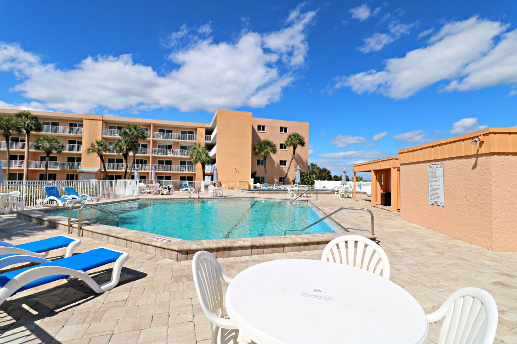 St Augustine Beach & Tennis Club 107 | Courtyard Near Ocean Vacation